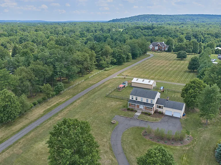 815 Clawson Ave — Photo 42