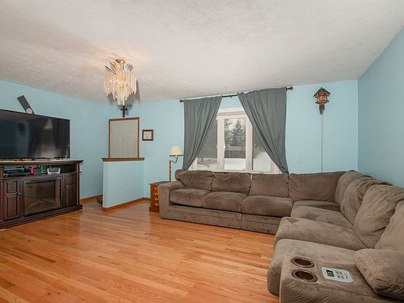 2nd image of 4259 Applewood Ln