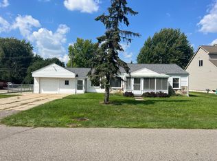 2053 Garry Dr, Troy, MI 48083