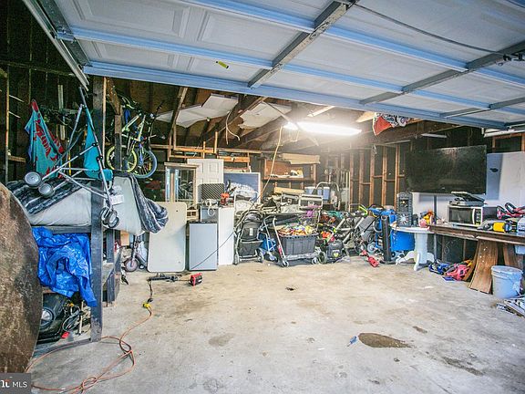 2nd image of 14810 Edgewater Dr