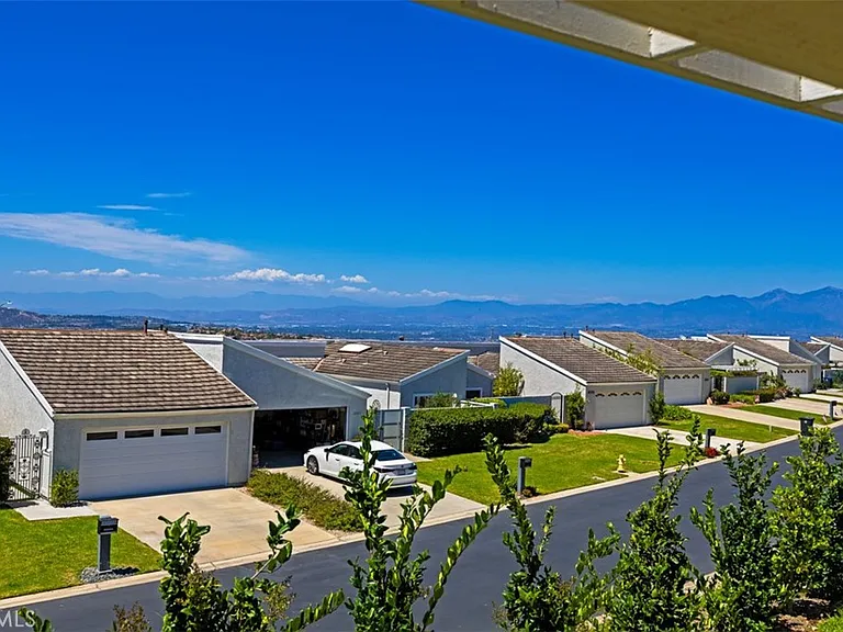 22821 Mariano Dr — Photo 45