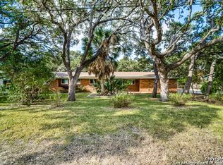 328 Fleetwood Dr, Hollywood Park, TX 78232