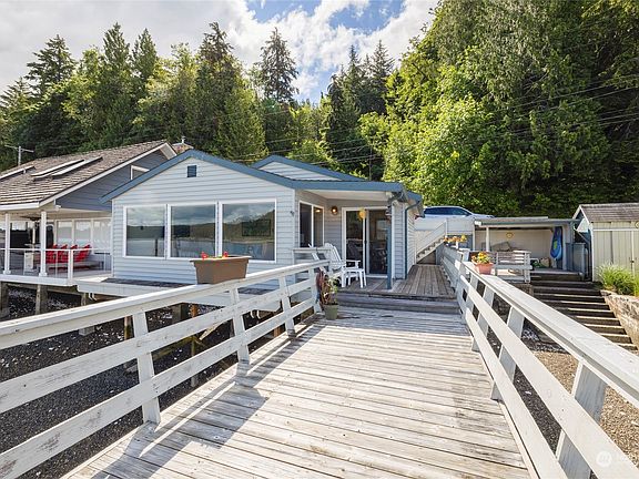 This beautiful custom built home sits on State Route 106 and gives you tideland rights and direct access to the beach. There is also a shower built in under the deck for rinsing off after your adventures.>