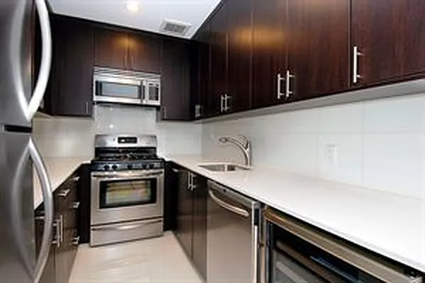 Rented by Douglas Elliman | media 19