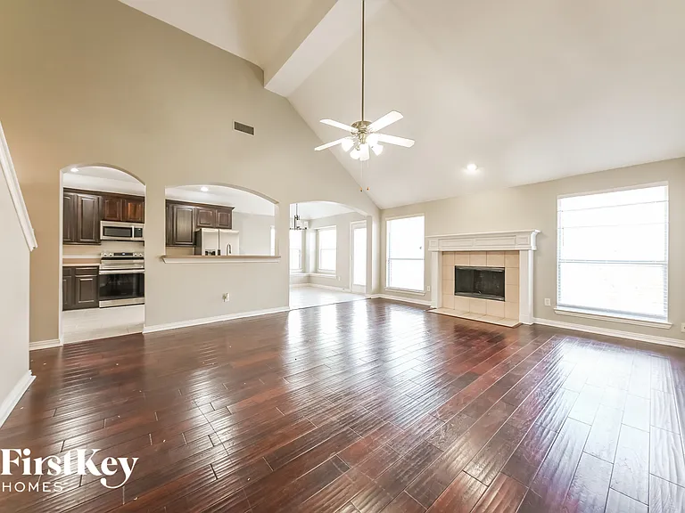3108 Silver Creek Dr — Photo 3
