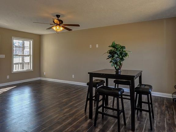 3rd image of 1321 Allmon Dr #72