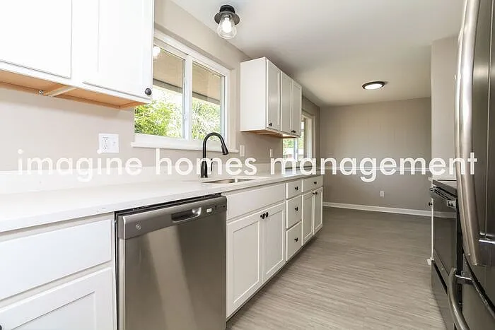 11147 Hawk St — Photo 4