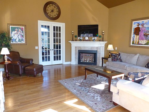 Living Room w/High Ceiling