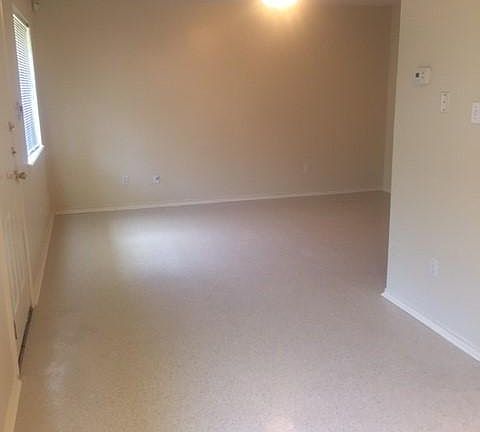 5th image of 1010 Lexington Cir APT 3