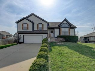 19970 Falcon Ridge Dr, Spring Hill, KS 66083