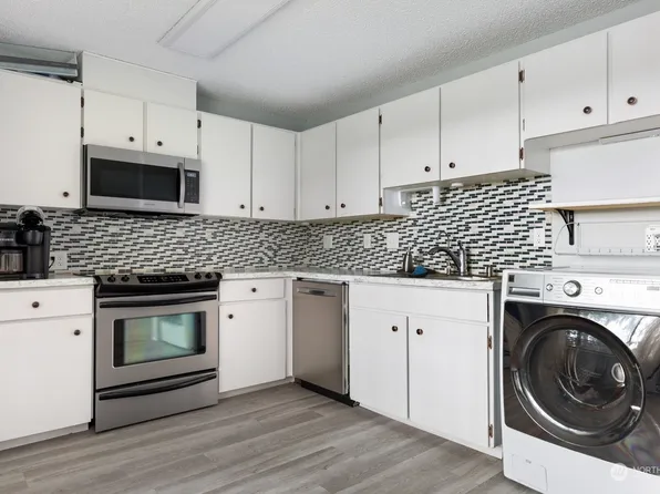 51 NW Columbia Drive #204, Oak Harbor, WA 98277