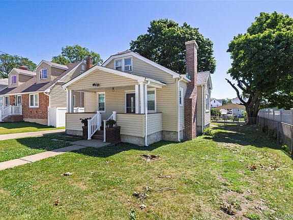 3rd image of 843 Davis Avenue