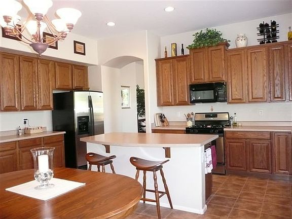 Upgraded appliances, 42 inch cabinets