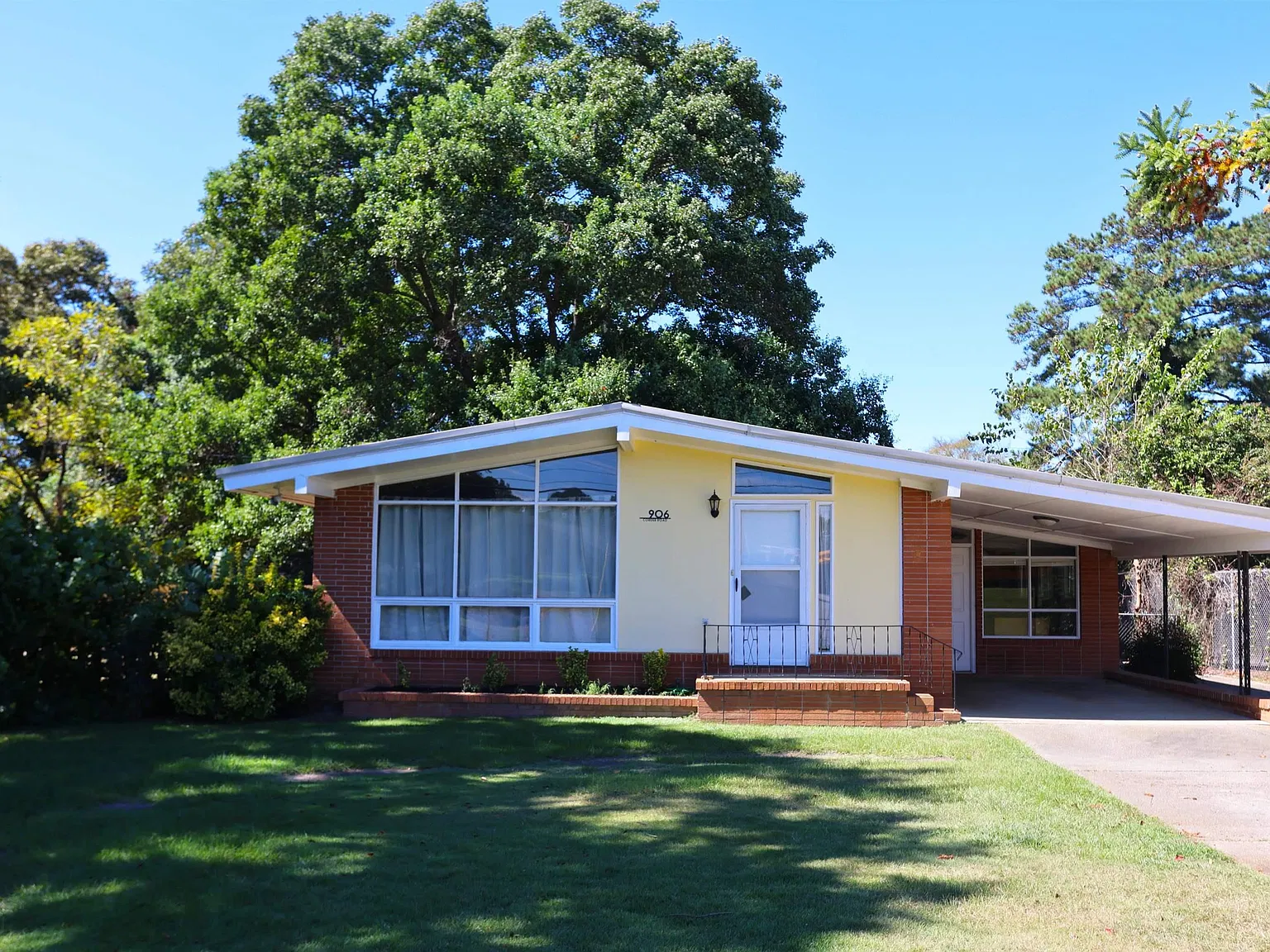3 bed, 2.0 bath, 2100 sqft, $1,600 — Photo 3