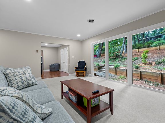 5th image of 17 Woodhaven Dr