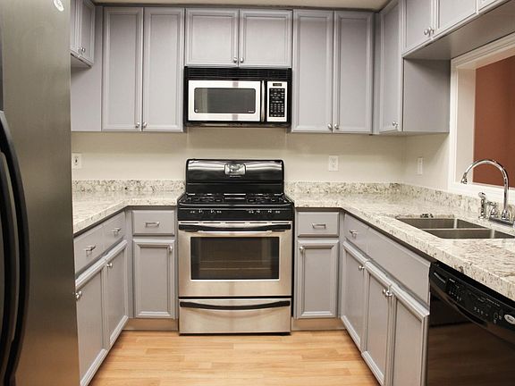 2nd image of 2384 Leptis Cir