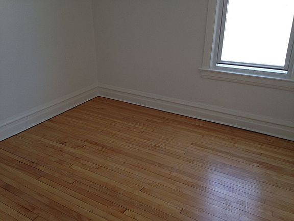 2 queen bedrooms!