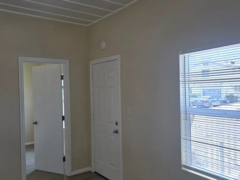 1201 Saticoy St — Photo 9
