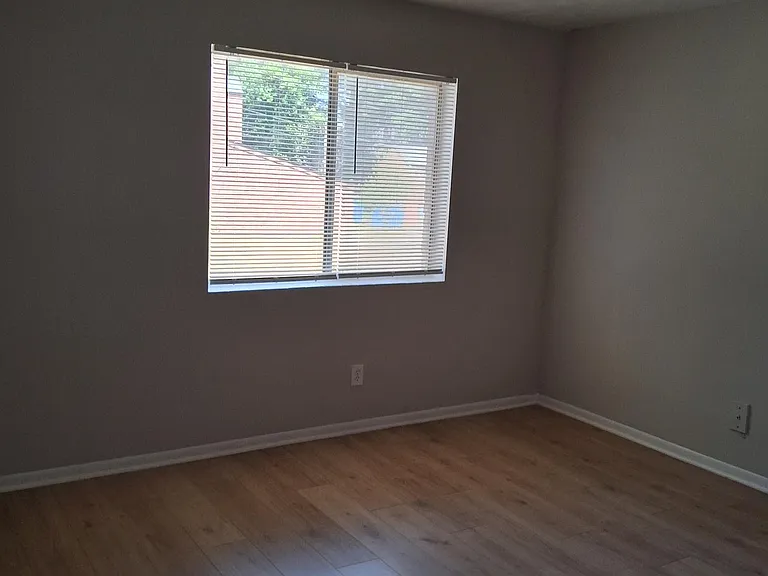 Fairburn Gordon Apartments — Photo 12