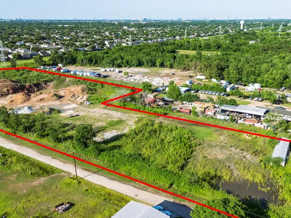 16530 Blake Rd, Sugar Land, TX 77498