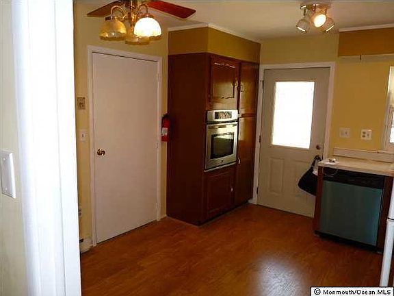 3rd image of 1040B Aberdeen Dr #100B