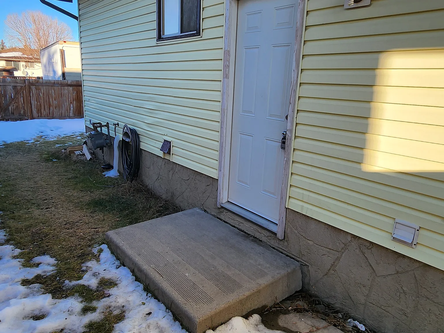 2 Basement Suite with Private In-suite Laundry (not shared) — Photo 2