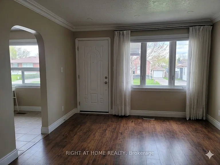 289 Ballard St S — Photo 5