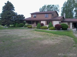 59525 Frost Rd, Lenox, MI 48048