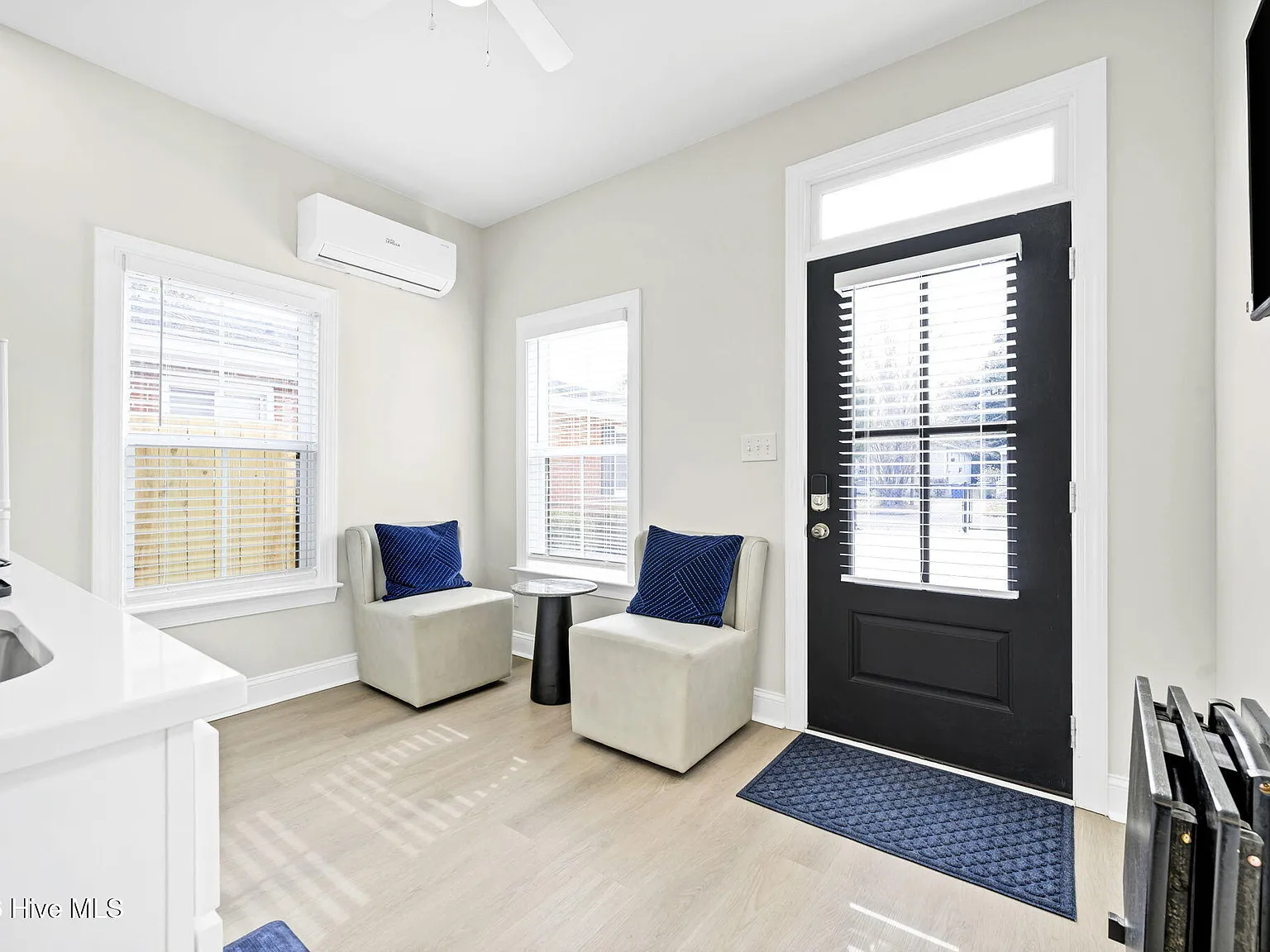 1 bed, 1.0 bath, $1,600 — Photo 4