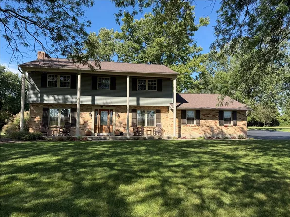 8207 Wellbaum Rd, Brookville, OH 45309