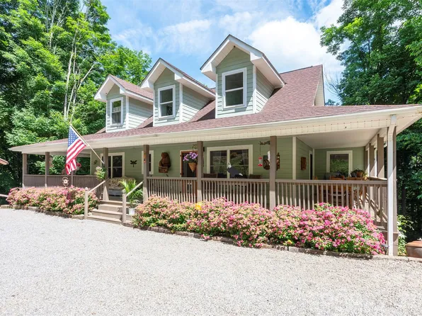78 Spellbound Rd, Waynesville, NC 28785
