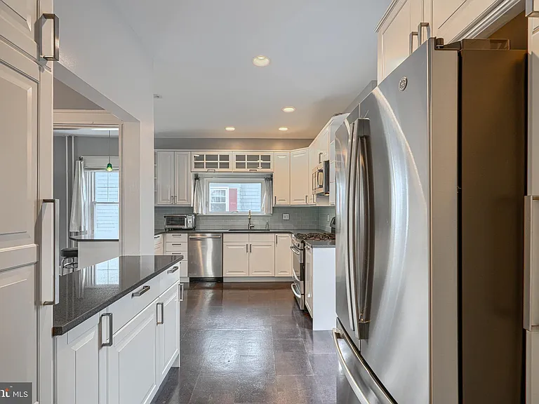 2210 Lake Ave — Photo 12
