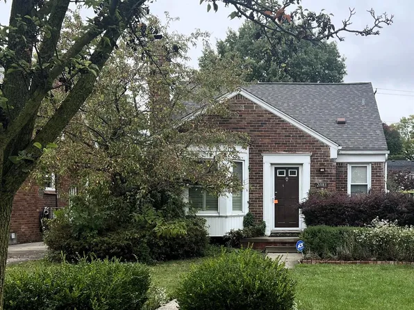 21183 Hunt Club Dr, Harper Woods, MI 48225