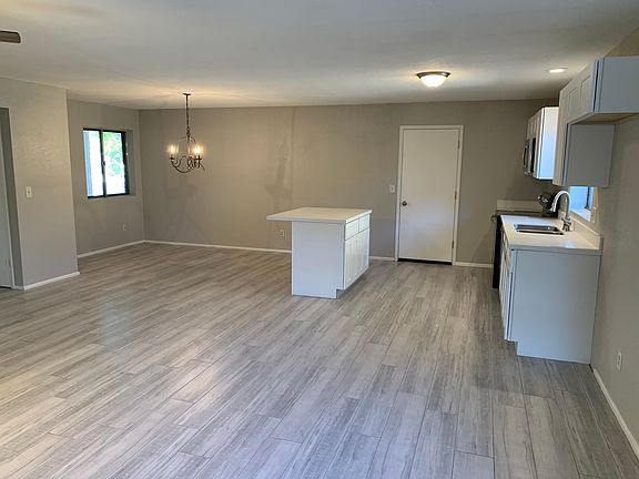 5th image of 1337 E Flower Ave
