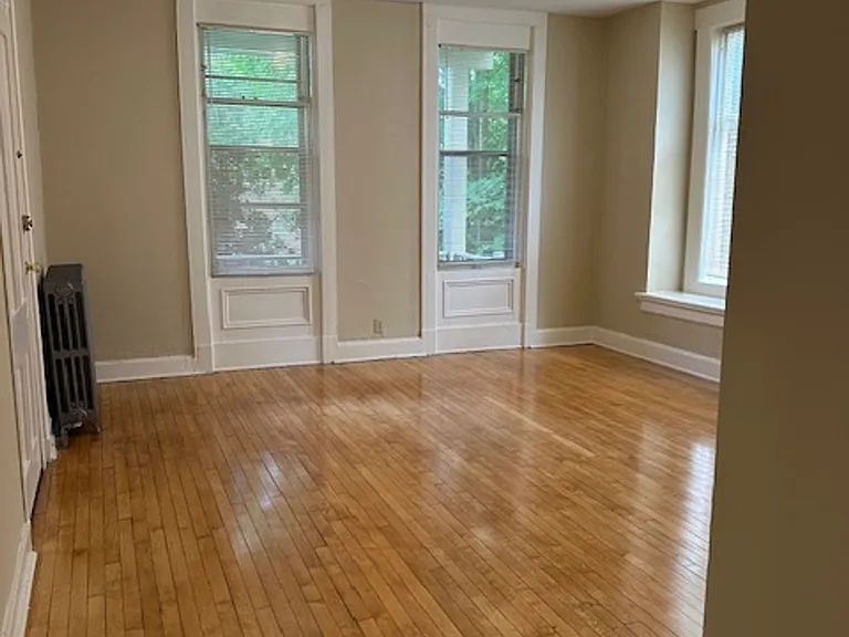7/1 - $1545 2 BR, 1 BA with Heat, 3 blocks from UWM- 2943 N Bartlett — Photo 12