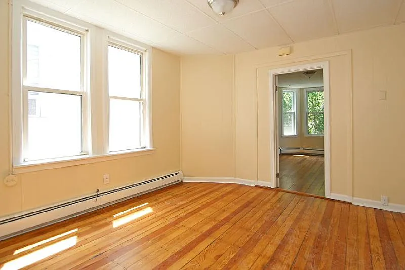 3 bed, 1300 sqft, $3,000 — Photo 3