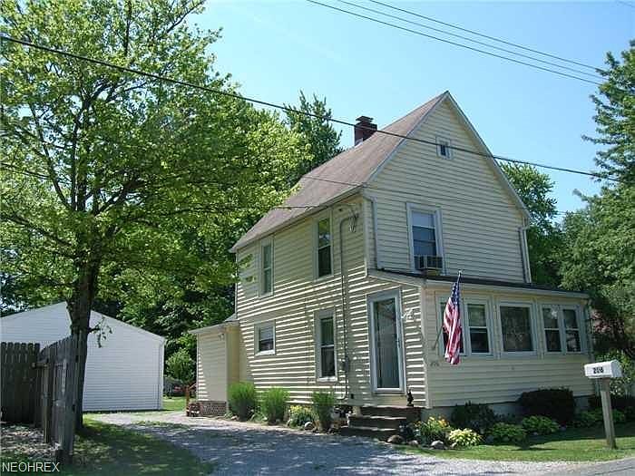 1st image of 206 Oakwood St