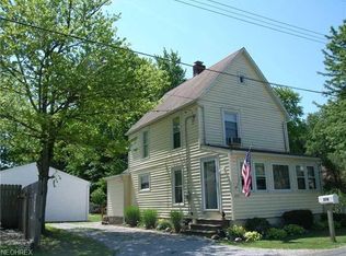 206 Oakwood St, Elyria, OH 44035