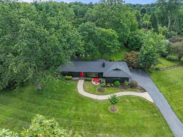 30550 Stellamar St, Beverly Hills, MI 48025