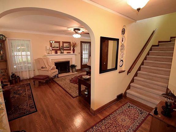 5th image of 127 Alburn Dr