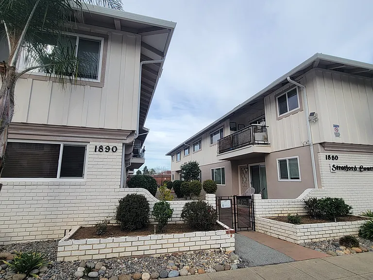 1880 Ednamary Way #D — Photo 1