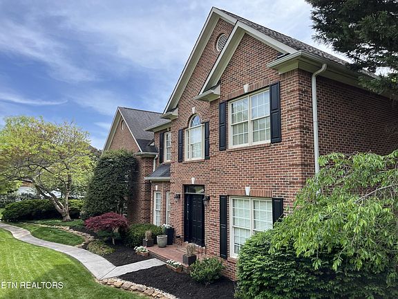 3rd image of 705 Valley Hill Ln