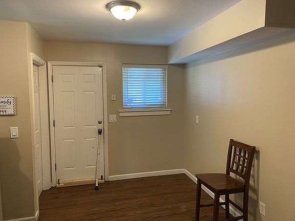 4th image of 822 Marion Pl