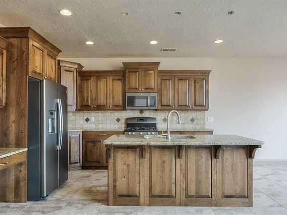 4th image of 416 W Omni Ln
