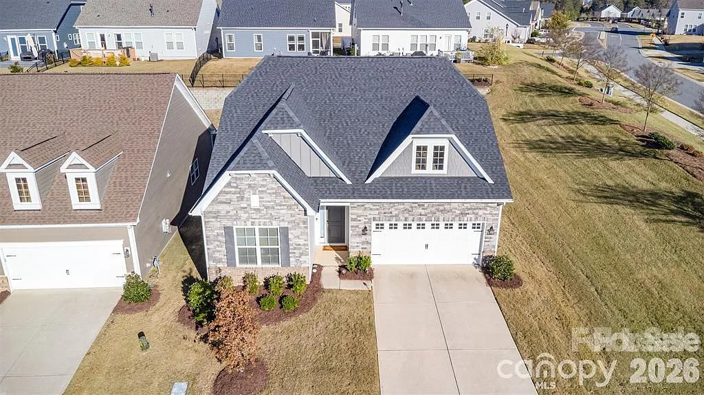 4 bed, 2.5 bath, 2415 sqft, $3,000 — Photo 2