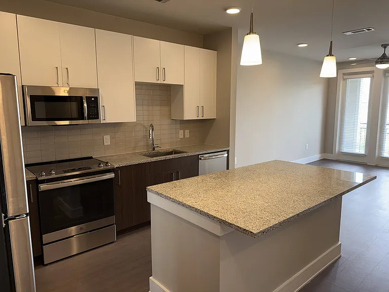 915 Glenwood Apartments on the Beltline — Photo 100