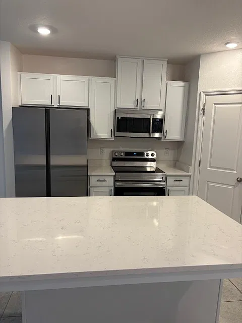 3 bed, 2.5 bath, 1647 sqft, $1,900 — Photo 4