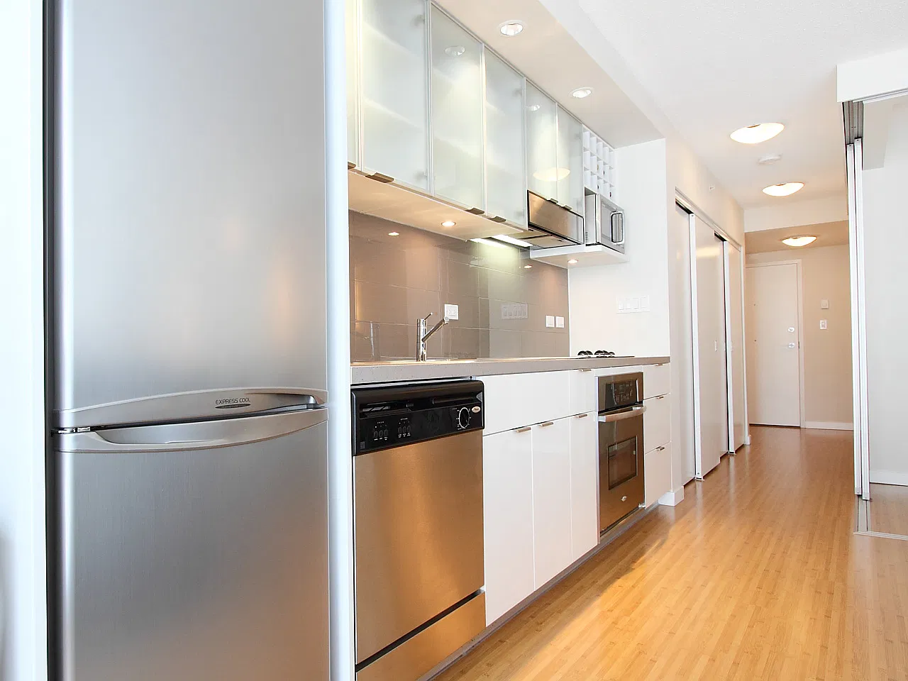 168 Powell Street Vancouver — Photo 4