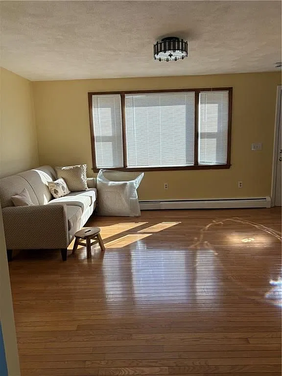 2 bed, 1.0 bath, 936 sqft, $2,050 — Photo 4