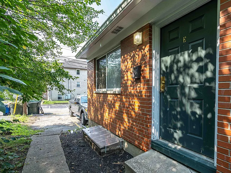77 W Northwood Ave — Photo 2